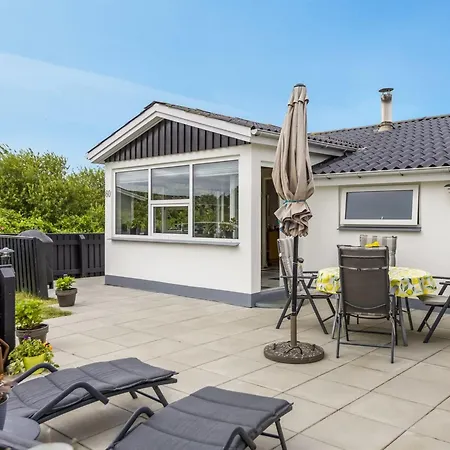 Pupa - 500m From The Sea By Interhome Lakolk