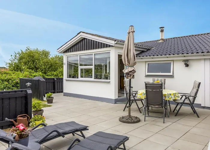 Pupa - 500m From The Sea By Interhome Lakolk