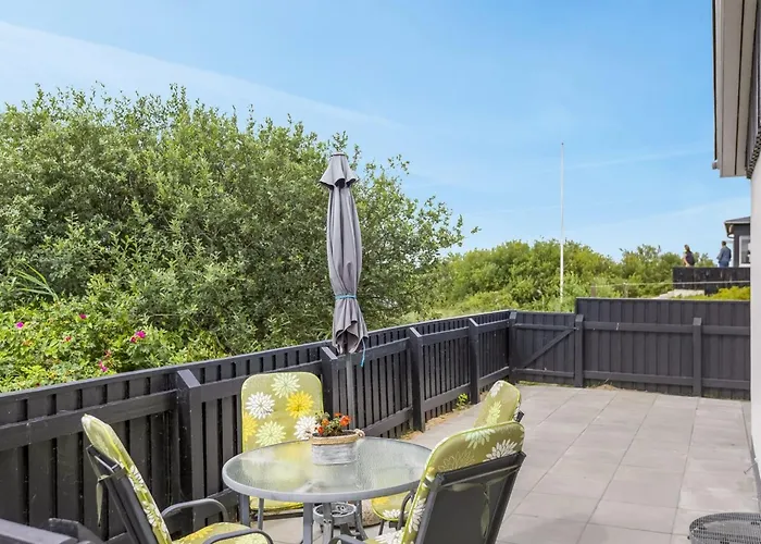 Pupa - 500m From The Sea By Interhome